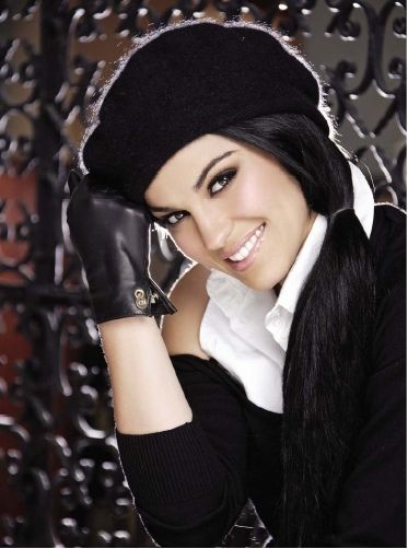 maite-maite-perroni-6609415-373-502.jpg